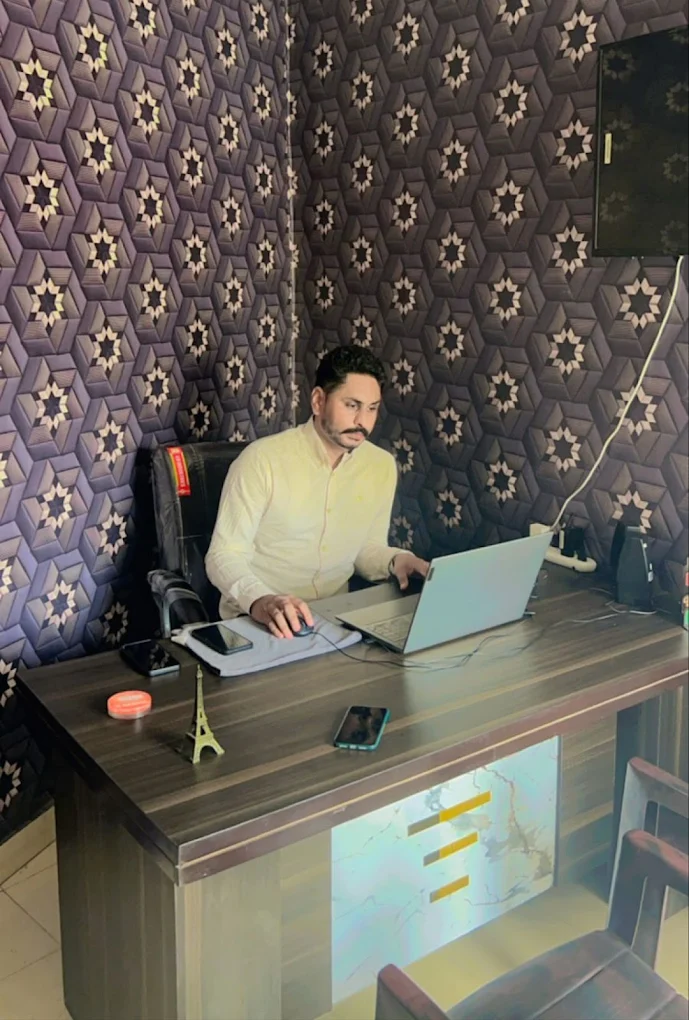 Sardar Ji Travels Owner - Amarbir Singh